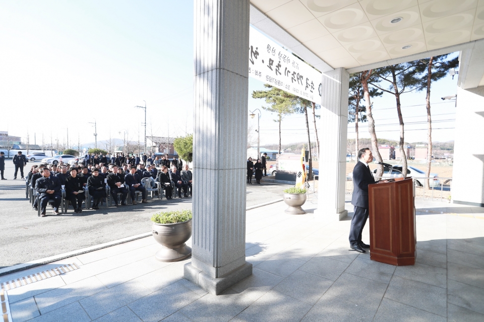 천안시는 석오 이동녕 선생 순국 79주년을 맞이해 13일 이동녕선생기념관에서 독립운동가 고인의 숭고한 넋을 기리는 추모행사를 열었다.