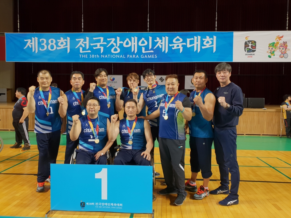 천안시청 직장운동경기부 좌식배구팀 단체사진