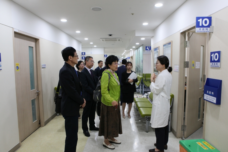 천안시 우호협력 도시인 중국 문등구의 의료교류 방문단이 천안시 공식 초청으로 지난 20일부터 오는 24일까지 천안에 머물며 지역 내 의료기관을 둘러보고 있다.