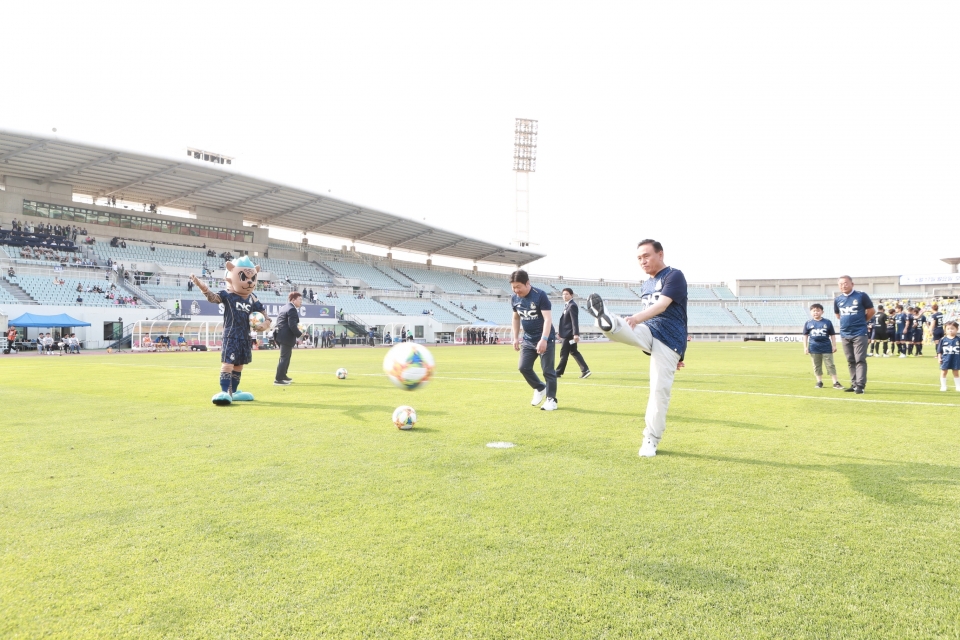 서울 이랜드 FC가 지난 2일 오후 5시 천안종합운동장에서 아산 무궁화축구단과의 홈 경기를 개최했다.