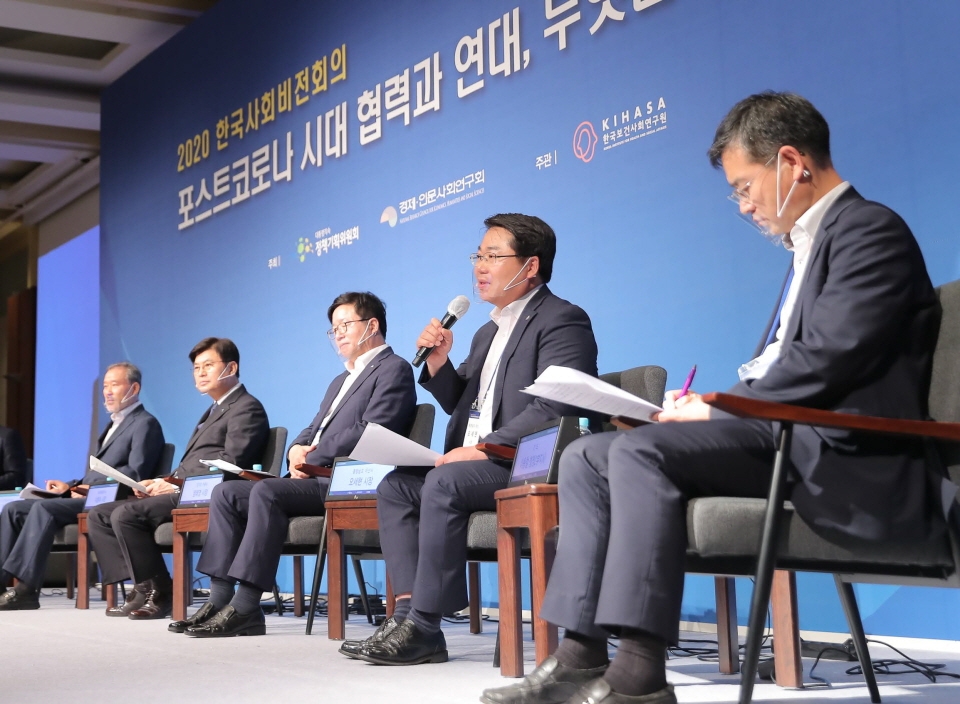 오세현 아산시장이 10일, 대통령직속 정책기획위 한국사회비전회의 특별세션에서 패널로 참석해 발언하고 있다.