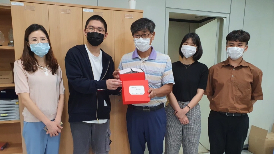 지난달 28일 천안시 중앙고등학교 학생들이 서북구보건소 감염병대응센터를 방문해 마음과 정성을 담은 손편지와 간식을 전달했다.