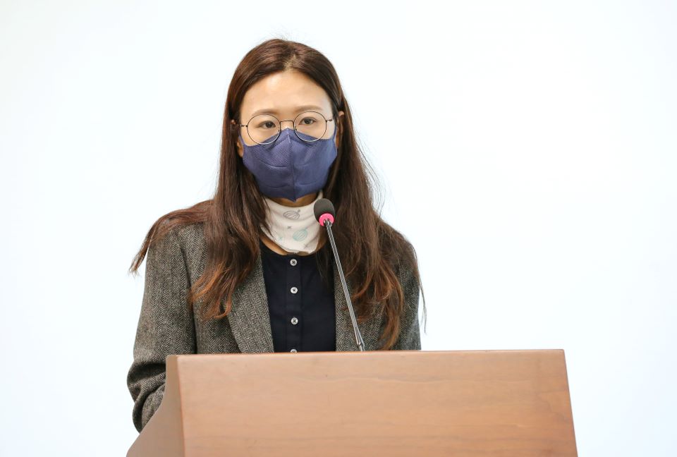 아산시의회 김미영 의원이 조례안 발의 취지를 설명하고 있다.