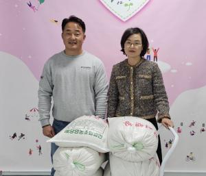 [아산] 온양5동 허인철씨 가족, 지난해에 이어 쌀 200Kg 기부